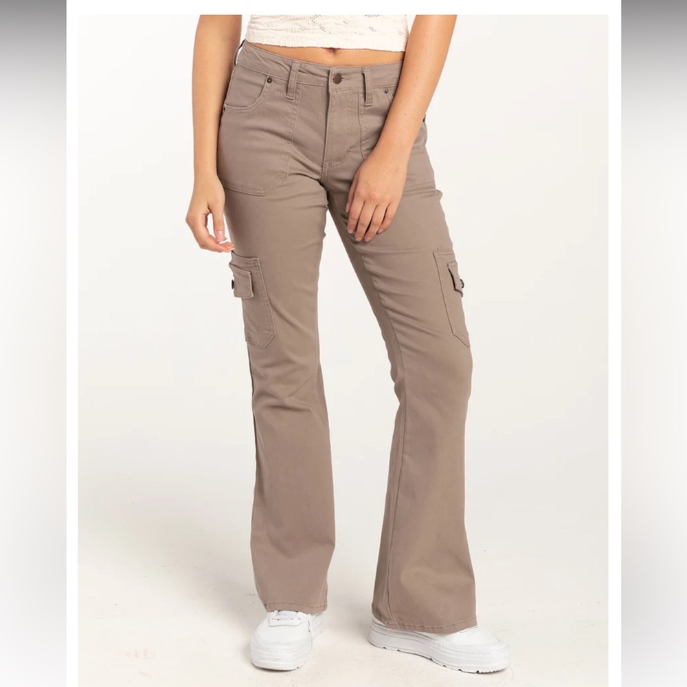 RSQ ; SIZE 30 ; Womans ; Worn ; Low waisted ; Khaki ; Cargo Pants